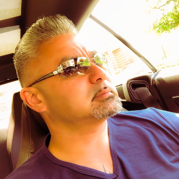 Meet your Posher, Ricardo - Picture 1 of 1